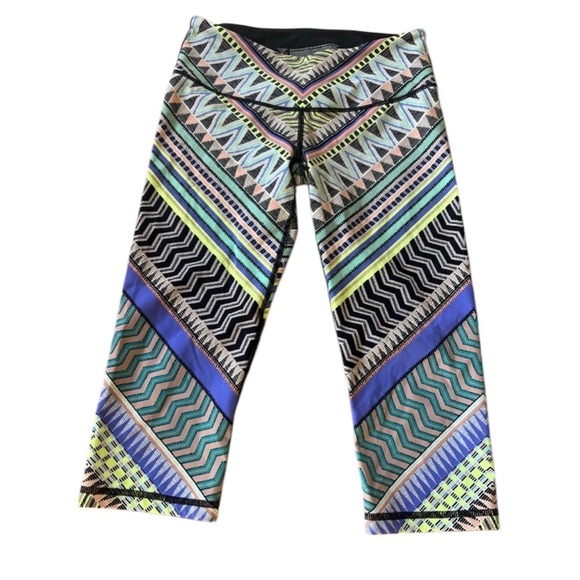 Victoria Secret VSX Sport leggings NWOT. Small/petite. Capri style colorful - Picture 1 of 10